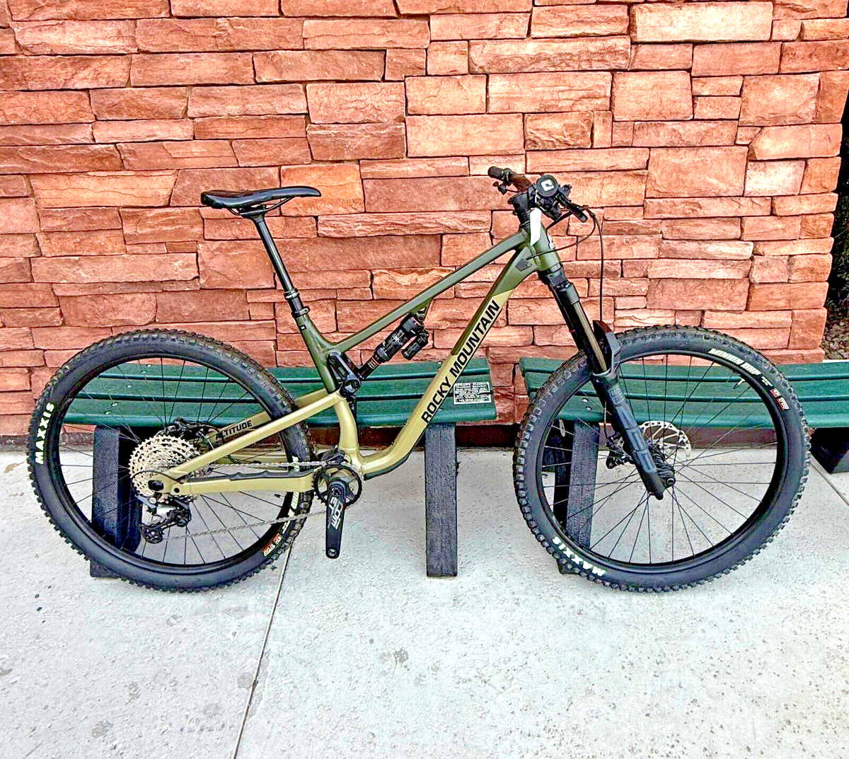 Rocky Mountain Altitude A30 Alloy 29 Full Suspension Mountain Bike