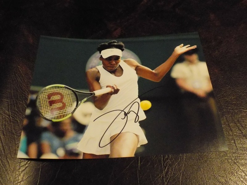 VENUS WILLIAMS AUTOGRAPHED TENNIS 8X10 PHOTO W/COA
