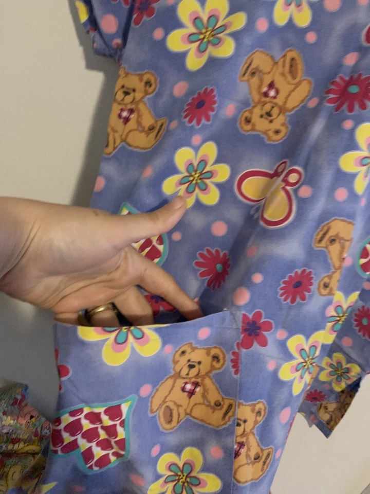 WOMENS J.I.J. SCRUBS BEAR & BUTTERFLY PRINT SCRUBS TOP  SIZE 2X - Image 4 of 4