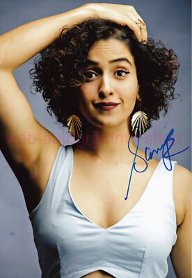 SANYA MALHOTRA - BOLLYWOOD - SIGNED IN PERSON AUTOGRAMM AUTOGRAPH 20 x 29 CM