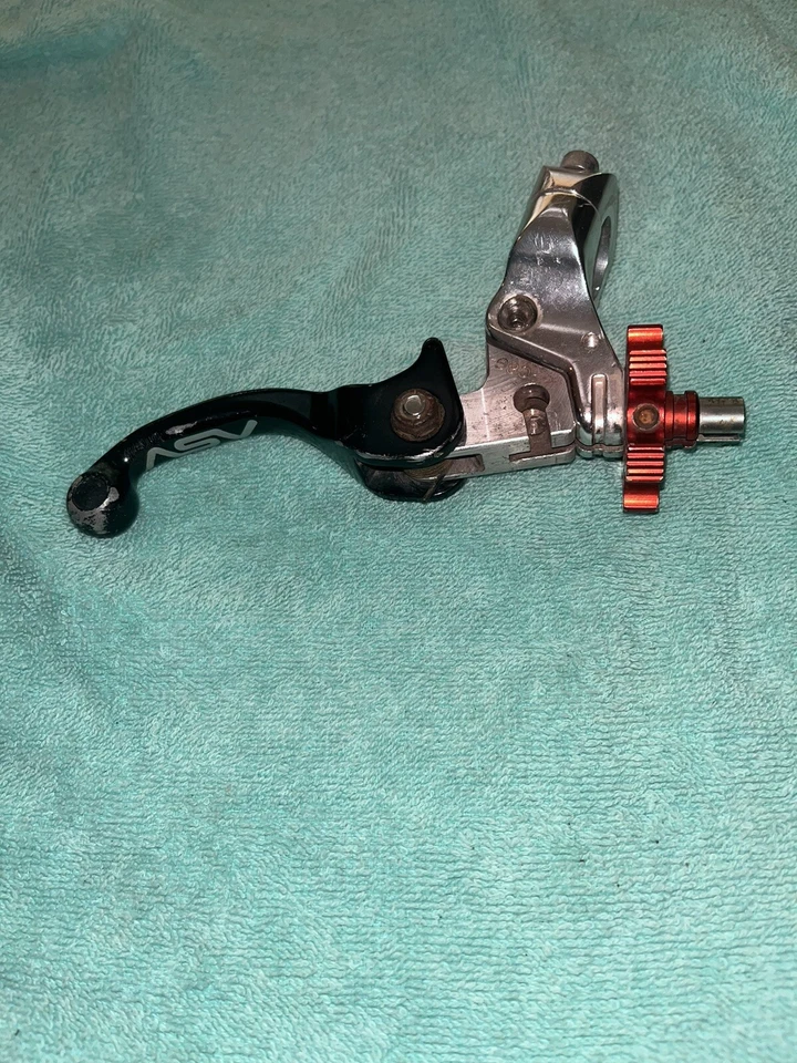 Palanca de embrague o freno todoterreno ASV irrompible F2 con percha negra Foto 2 de 4