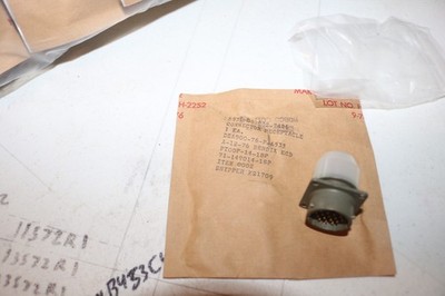Amphenol electrical connector 18 pin MS3122W14-18P 5935-00-802-7426 UH-1 UH-60