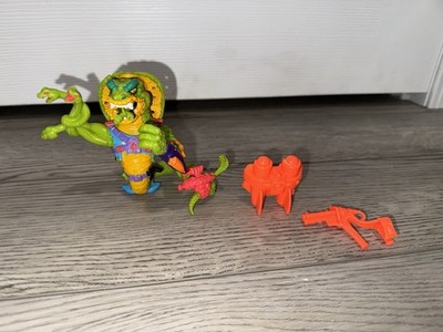 Vintage 1992 TMNT Scale Tail Teenage Mutant Ninja Turtles Figure with weapons