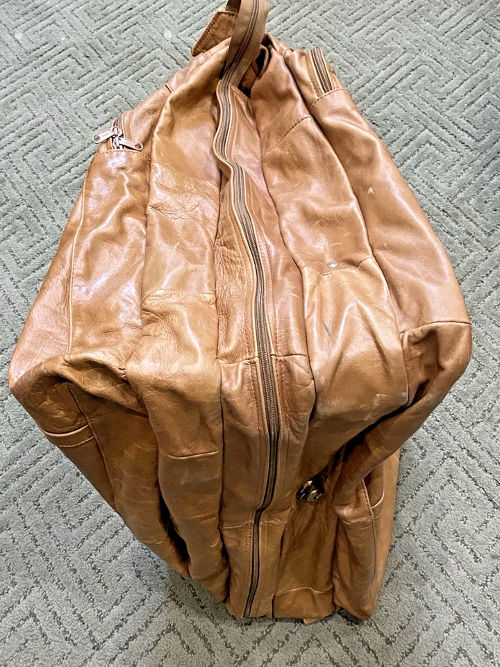 Vintage Leather Garment Bag ~ Suit Carrier ~ Travel Bag ~ Shoulder Strap ~ Men's - Image 4 of 4