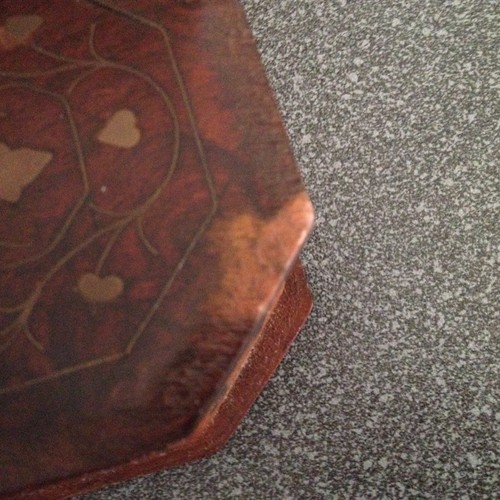 Tabacchiera Ottagonale in Legno di Noce Massello con Intarsi in Ottone - Foto 7 di 8