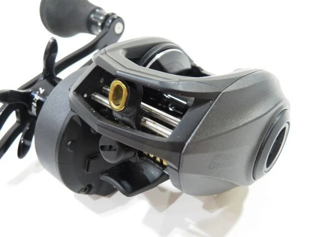 Abu Garcia Revo BEAST 40-HS right handle bait reel used
