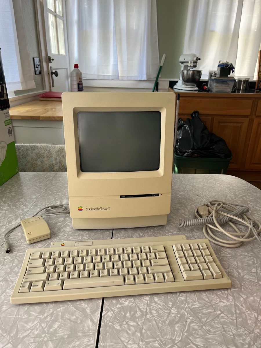 Vintage Rare Apple MACINTOSH CLASSIC II Computer Model M4150 + PWR