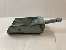 VINTAGE FARMHOUSE METAL AND WOOD SEED, FEED HAND SCOOP 11”LONG