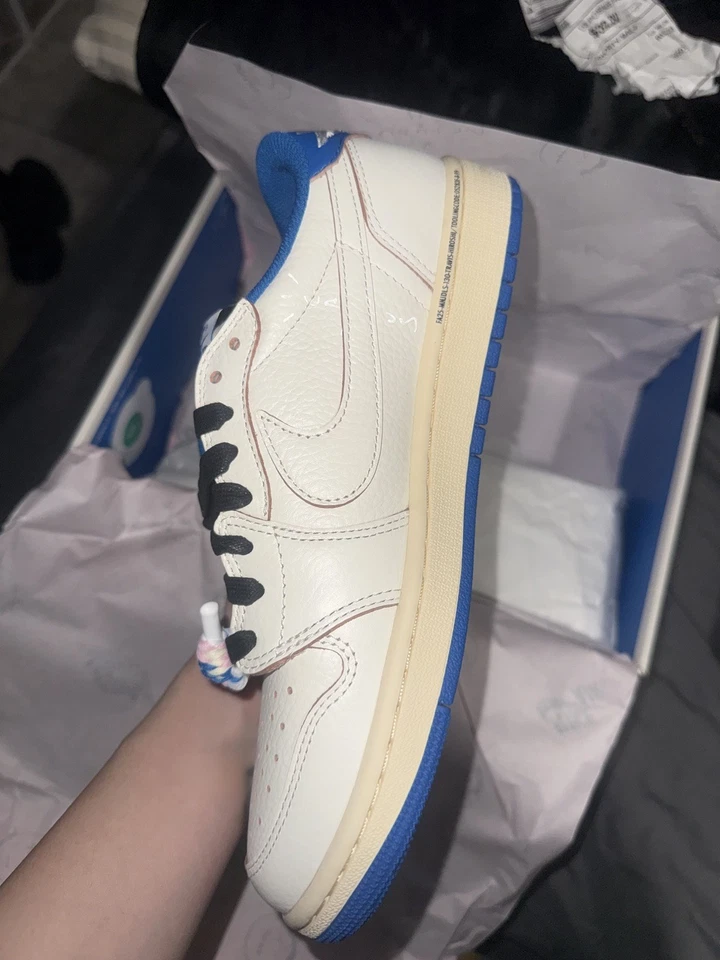 Men’s Travis Scott x Fragment x Air Jordan 1 Low OG White Blue SIZE 9 - Image 4 of 4