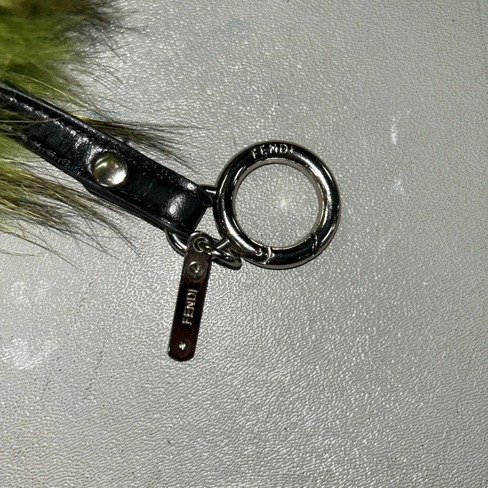 FENDI Visón Verde Conejo Zorro Piel Bolso Insecto Llavero Dije Foto 3 de 4