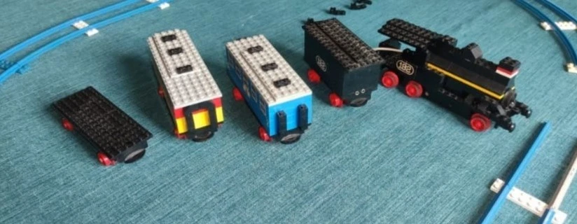 LEGO TRAIN LOCOMOTIVE AVEC WAGONS PASSAGERS - Photo 4/4