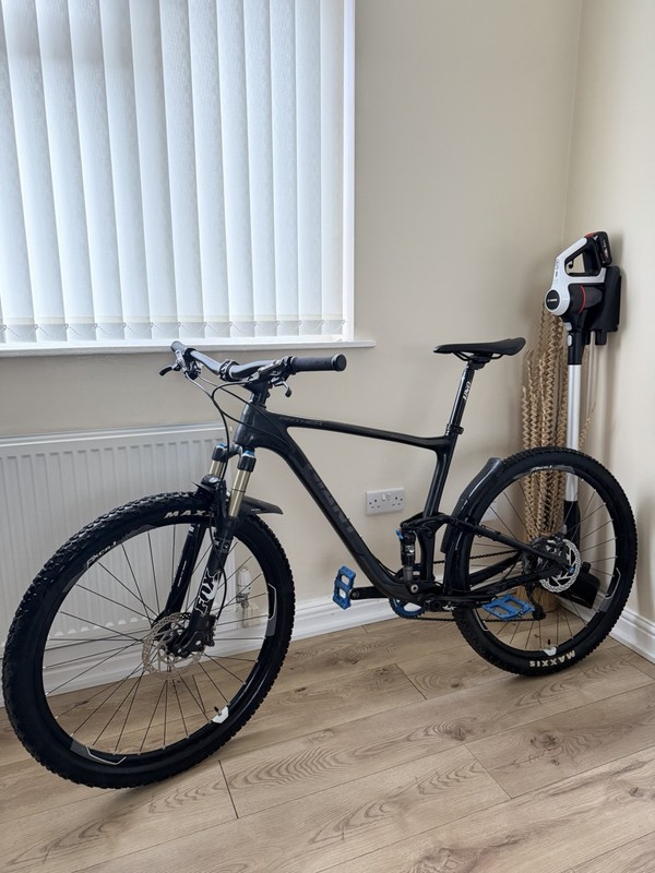 Giant Anthem Advanced Carbon Full sus mountain bike 27.5