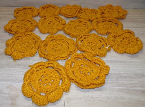 15 VINTAGE GOLDEN CROCHET GRANNY SQUARES CRAFT RUG