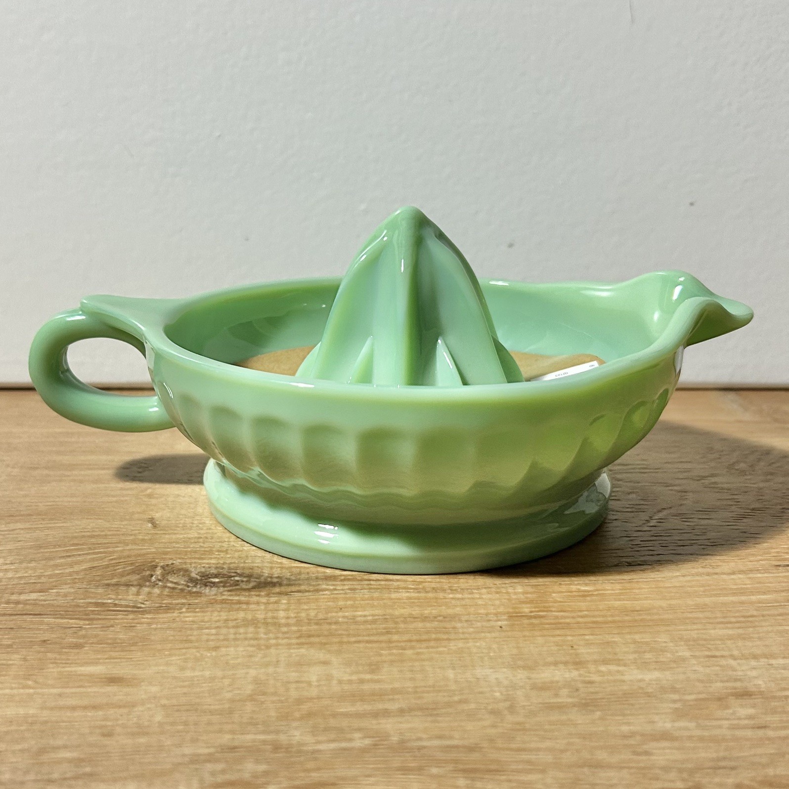 Tablecraft Jadeite Juicer Reamer NWT Lemon Orange Citrus w/ Handle Glass