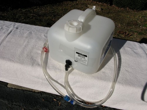 NT2212GF, BATTERY GRAVITY FEED WATERING TANK - 2.5 GALLON (BLUE CONNECTOR) - Picture 2 of 3