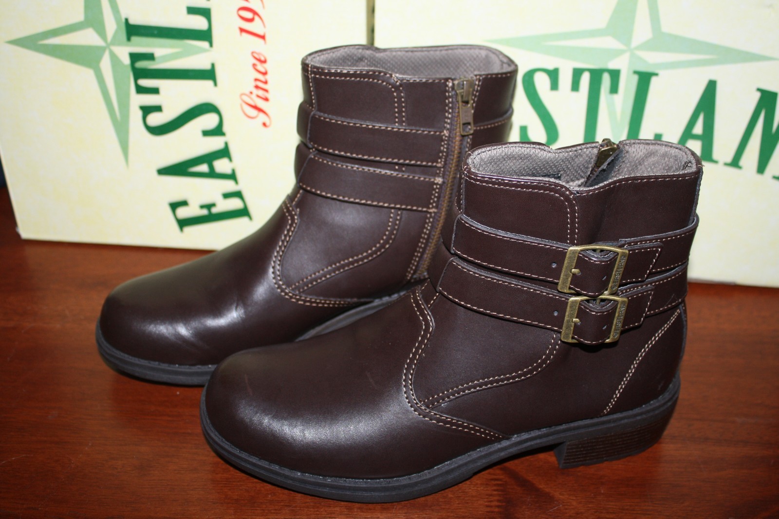 NWOB Womens Leather Eastland Whistle Stop Boots Riding Short Boot brown