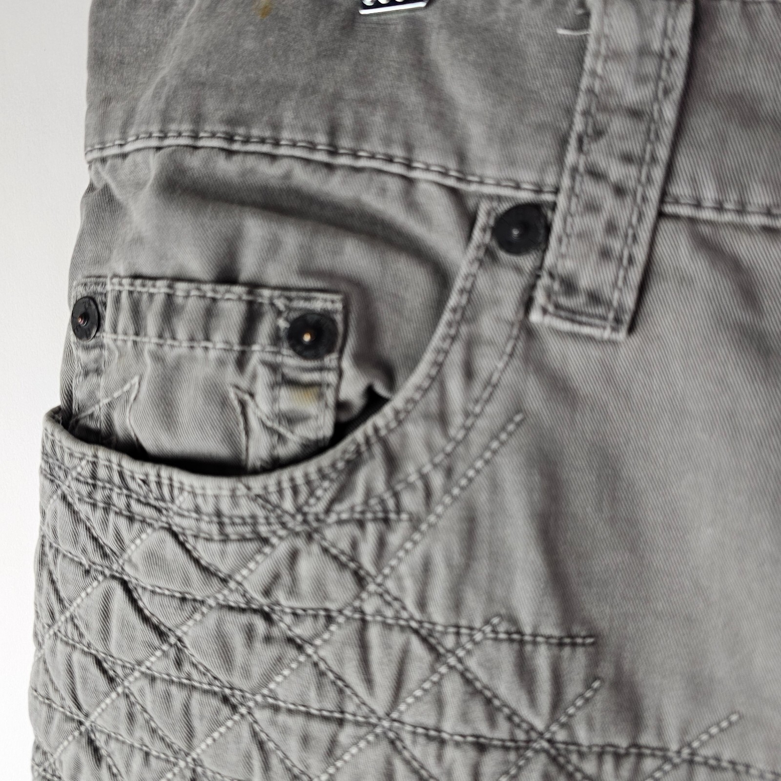 True Religion Dean Geo Quilted Gray Chino Straight Leg Jeans Pants Size 32 Taper