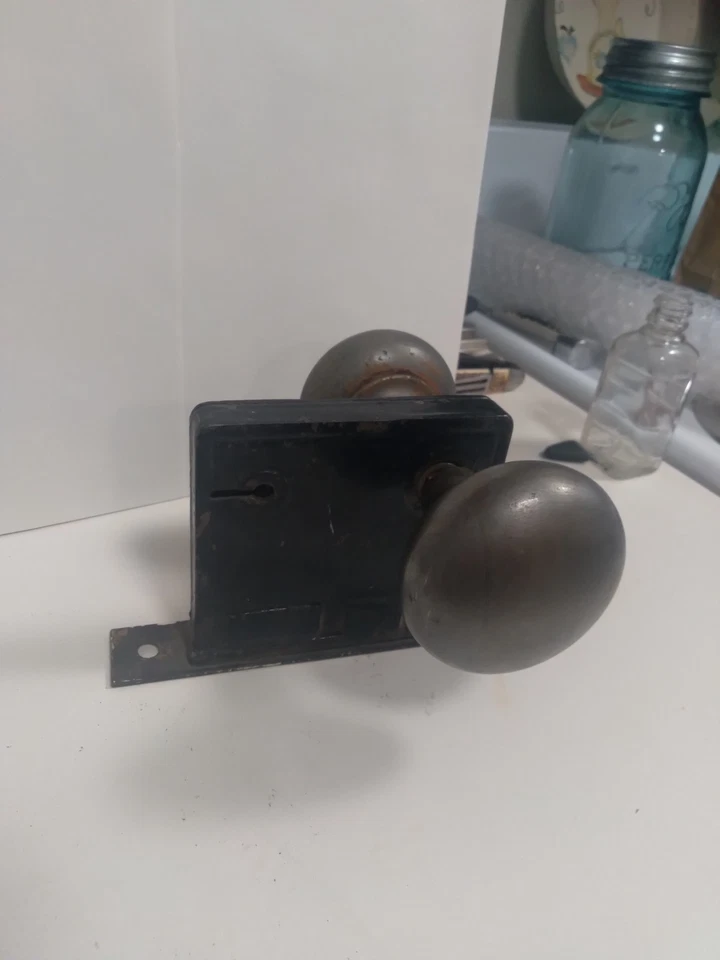 Antique door opener with knobs fully functional but no key Great decoration! - Image 2 of 4