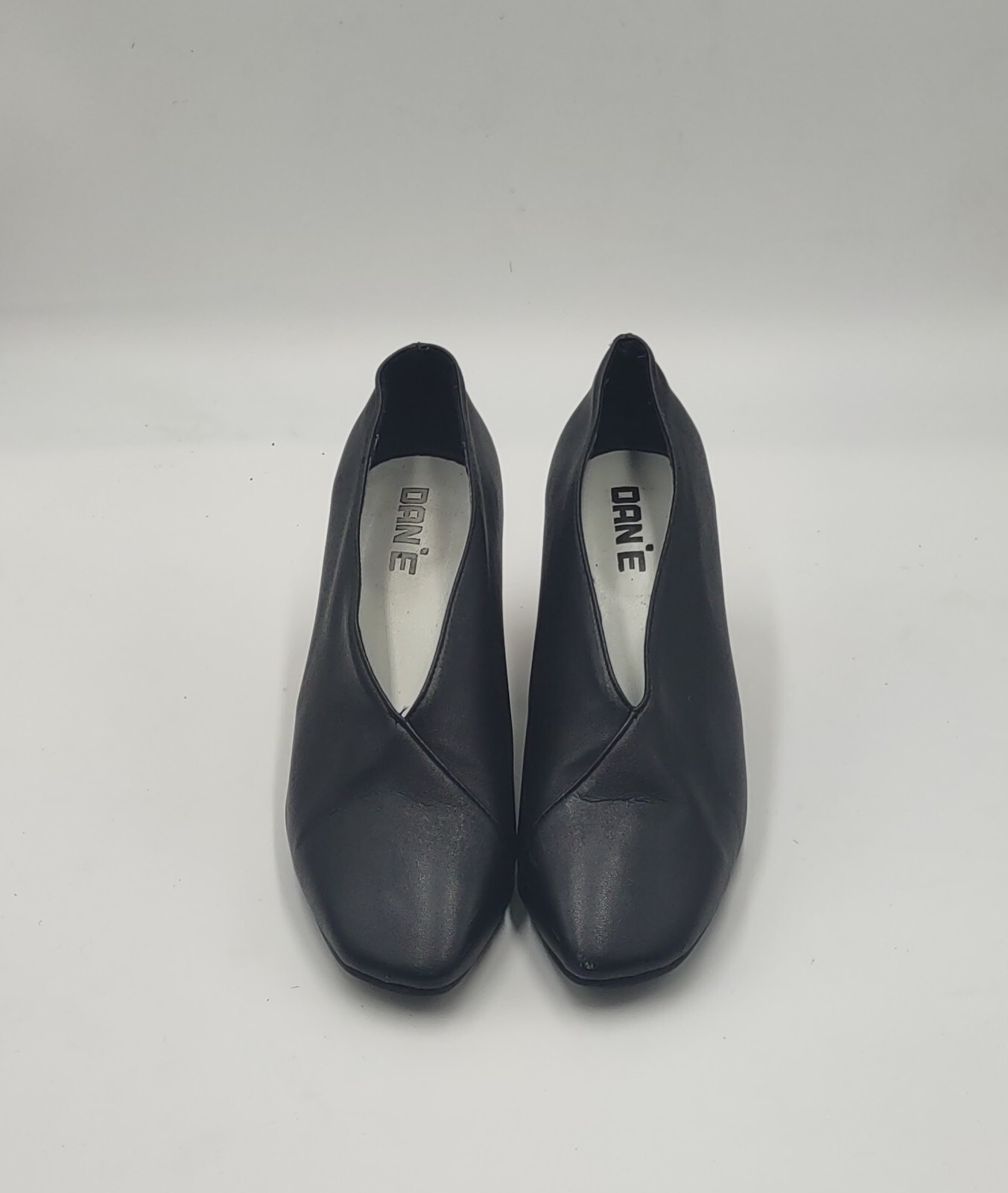 D'ANE-Leather Pump - image 2