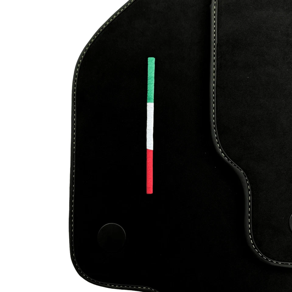 Alfombrillas Alcantara marca AutoWin negras para Ferrari 458 Speciale Foto 4 de 4