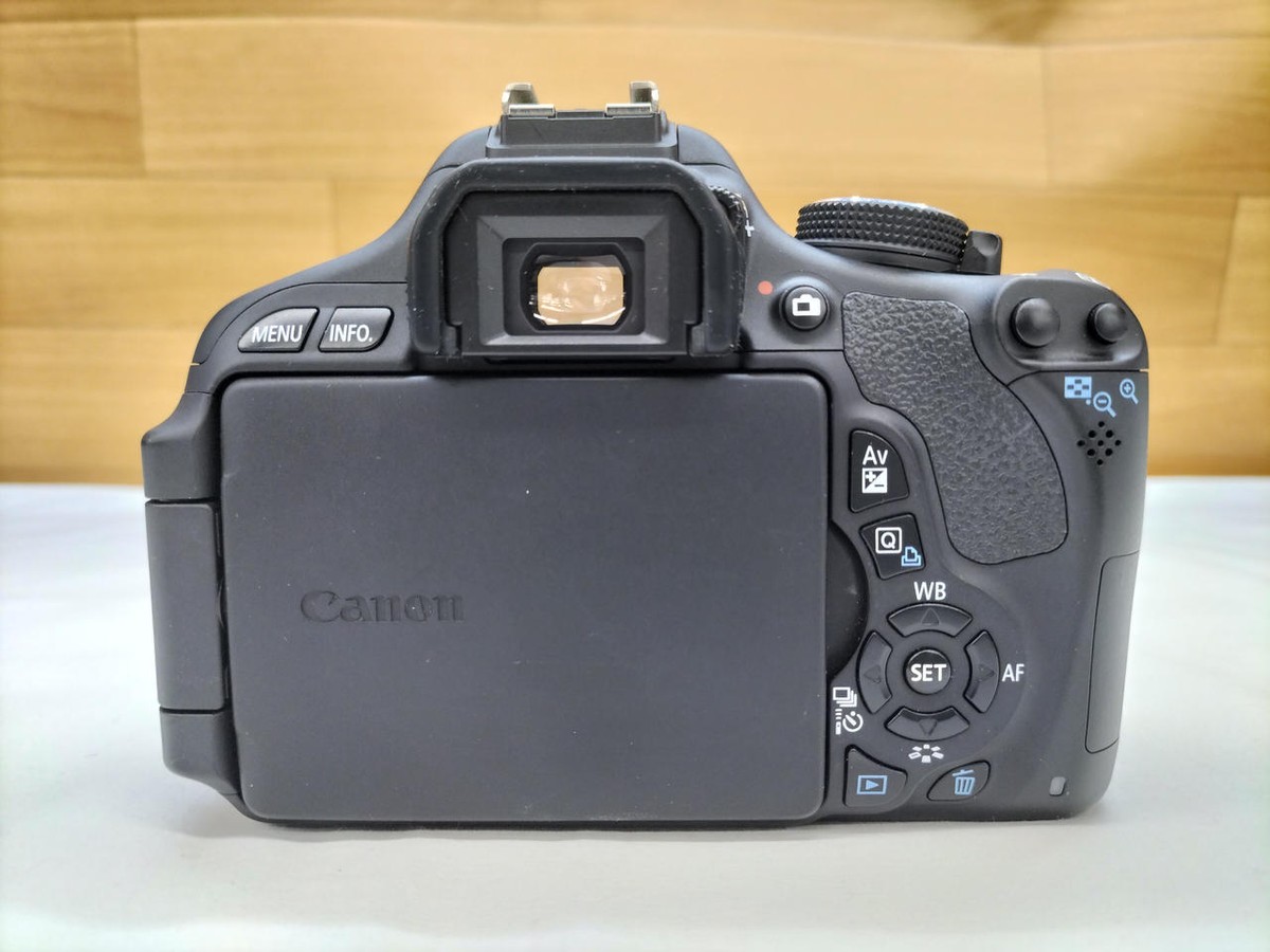 CANON EOS KISS X5 Double Zoom Kit Digital SLR Camera 18MP