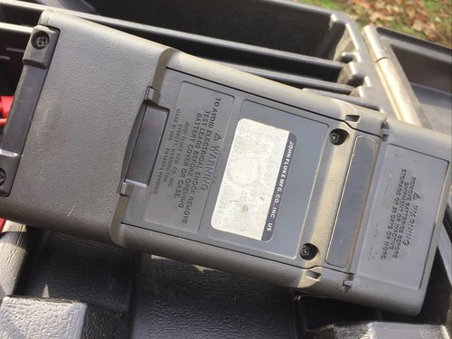 Fluke 27/FM Digital Multimeter With  Testing Leads and Case - Picture 3 of 5