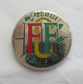 ALTE ANSTECKNADEL FUSSBALLVERBAND CAP VERDE FOOTBALL ASSOCIATION BADGE FIFA