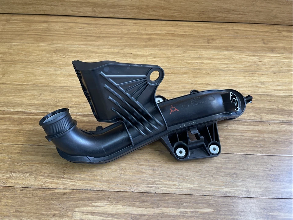 Оригинальная напорная труба интеркулера 2,0 л для Audi A4 Q5 A5 2009–2017 годов выпуска *примечание* - Изображение 3 из 4