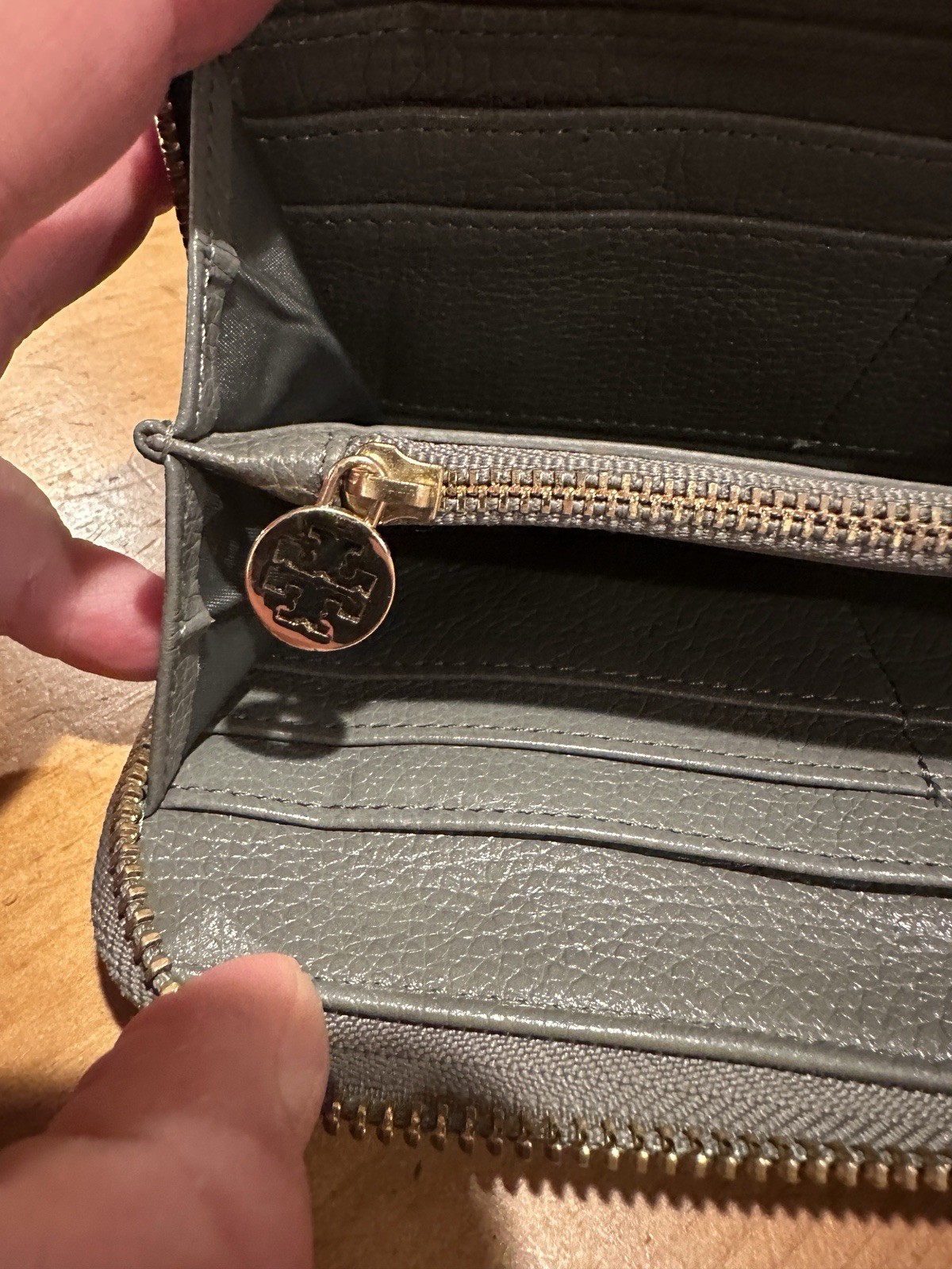 Tory Burch Robinson Leather Zip Continental Wallet Gray Women's Pebbled Clutch thumbnail 5