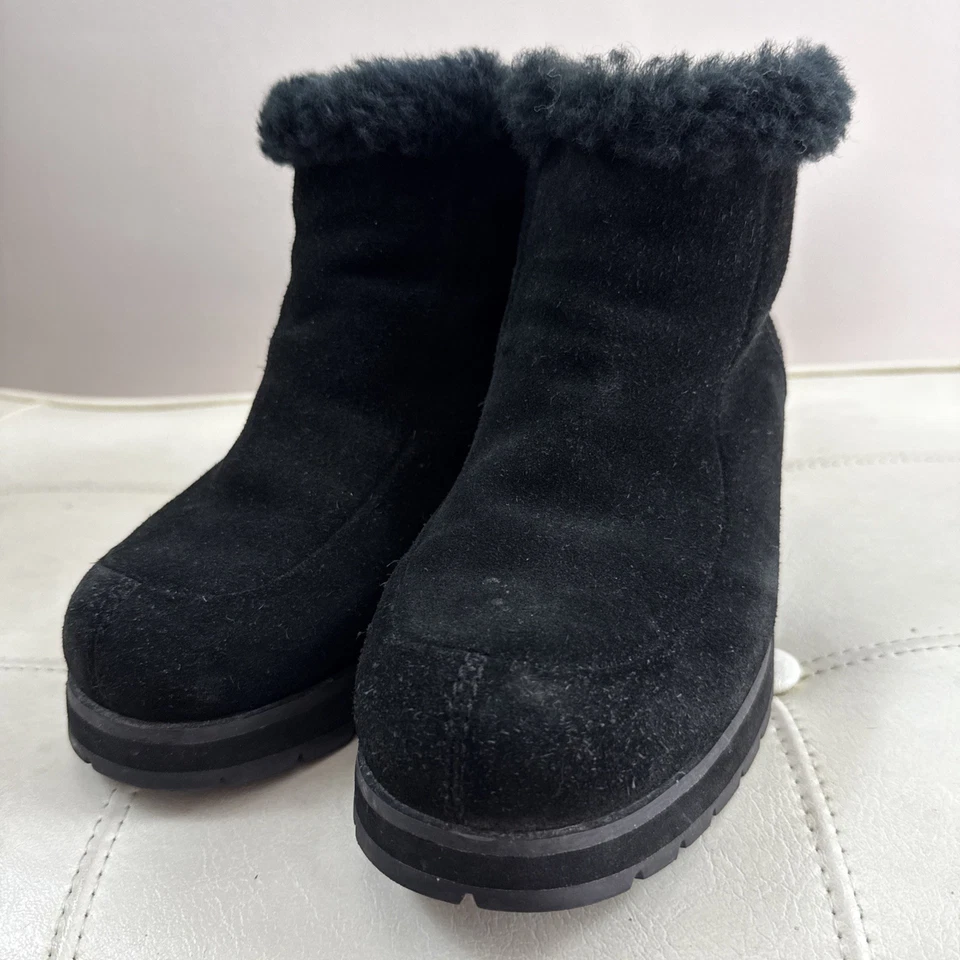 UGG Negro Grueso Tacón Suela Gamuza Impermeable Botines Mujer EE. UU. 7 USADO EN EXCELENTE ESTADO Foto 4 de 4