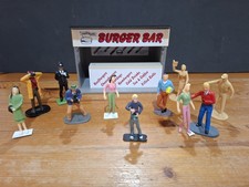 Scalextric Compatible 1:32 Burger Bar plus 11 Figures.