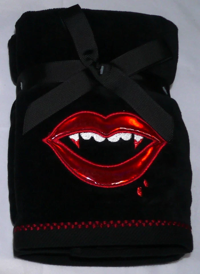 NEW Kassafina 2 Pk Embroidered Hand Towels HALLOWEEN Vampire Teeth Lips 16"x26" - Image 3 of 4