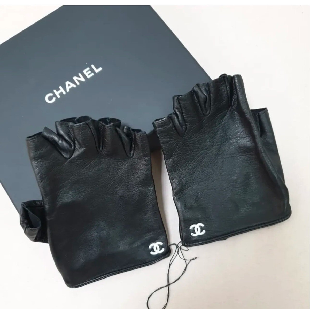 シャネル　手袋 Chanel New Red Quilted Fingerless Gloves - Vintage Lux