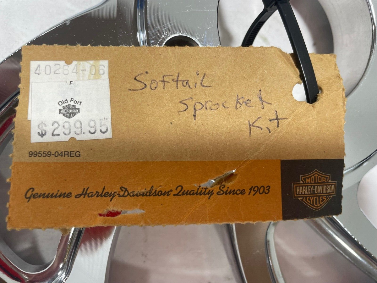 NOS Genuine Harley 2006 FXST Softail Chrome 70t Sprocket NOS Genuine Harley 2006 FXST Softail Chrome 70t Sprocket