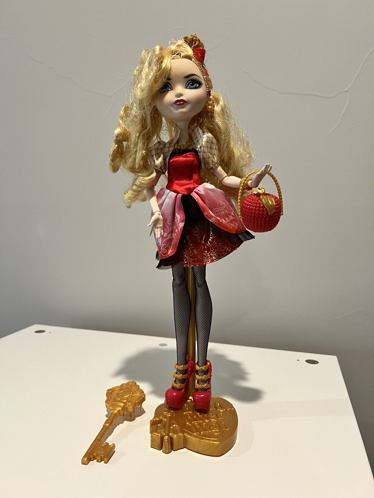 Boneca ever after high apple white mattel