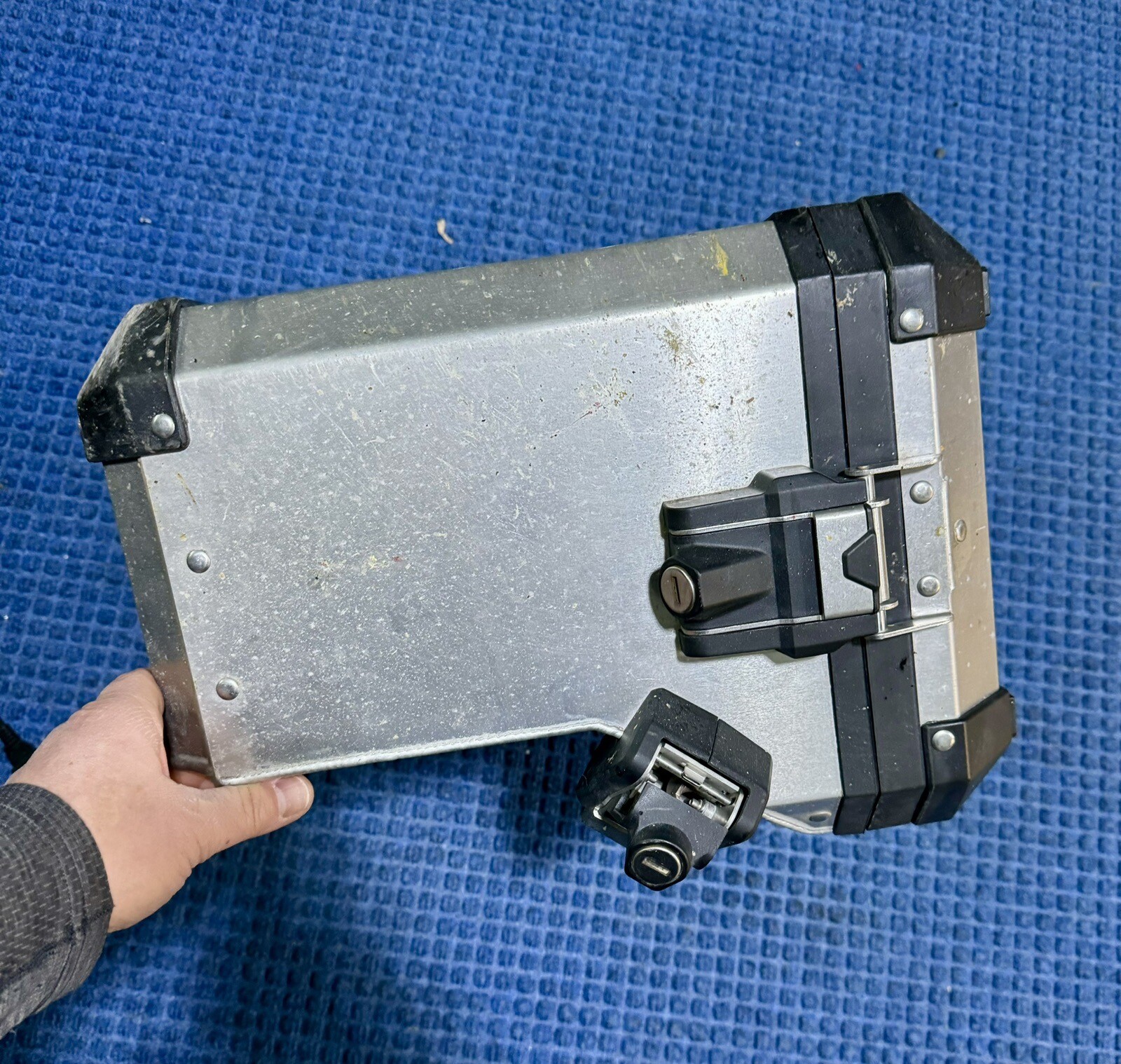 BMW R1200gs GSA Right Aluminum Case 77418562410 T W7b for sale 