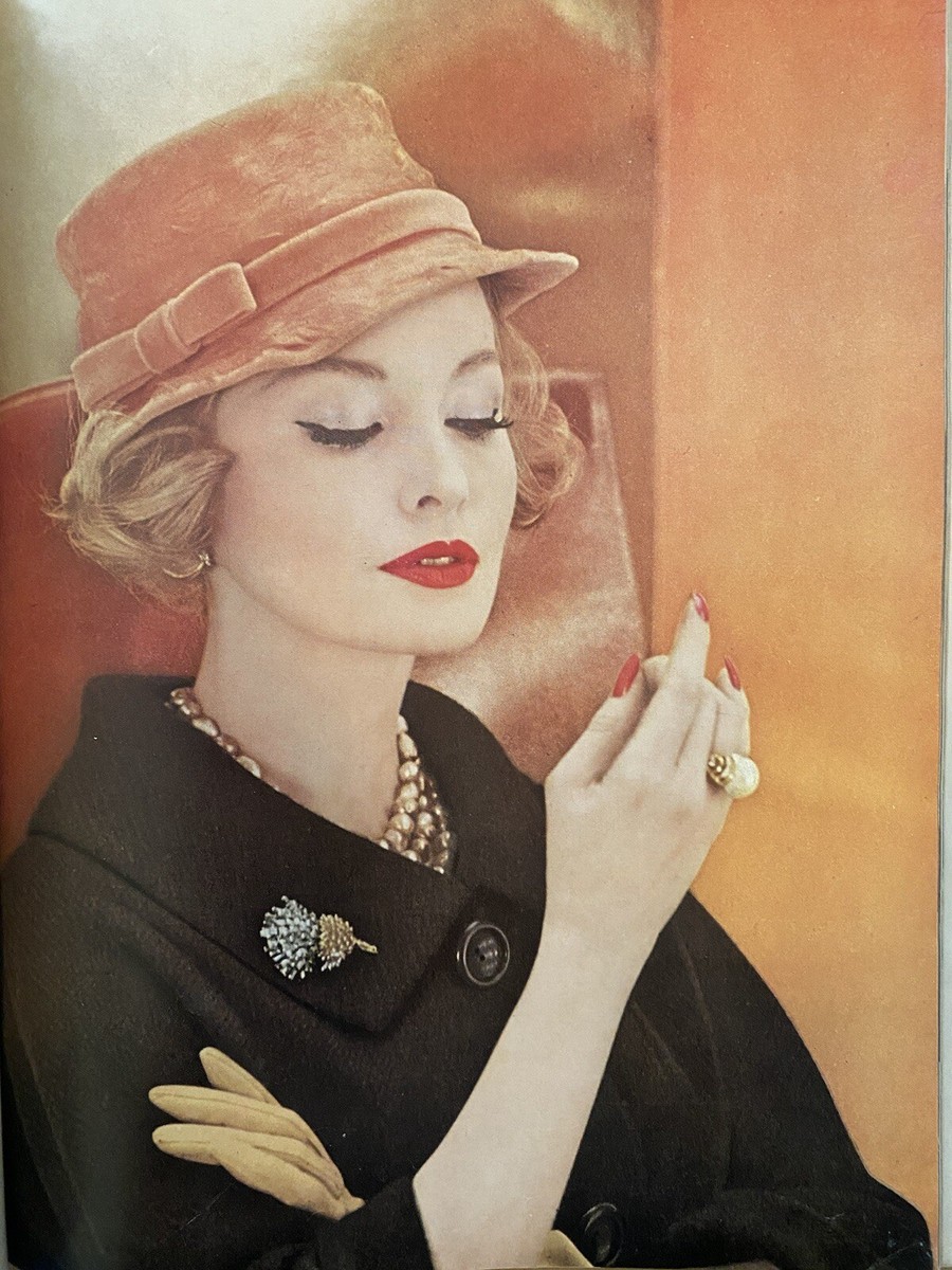 Gorgeous Vintage Vogue Magazine 1 Aug 1959 Steichen, Colette