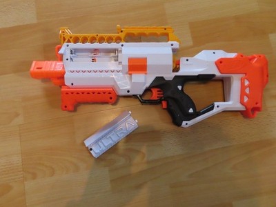 NERF Ultra Dorado mit 12 Darts 6 Batterien AA erforderlich