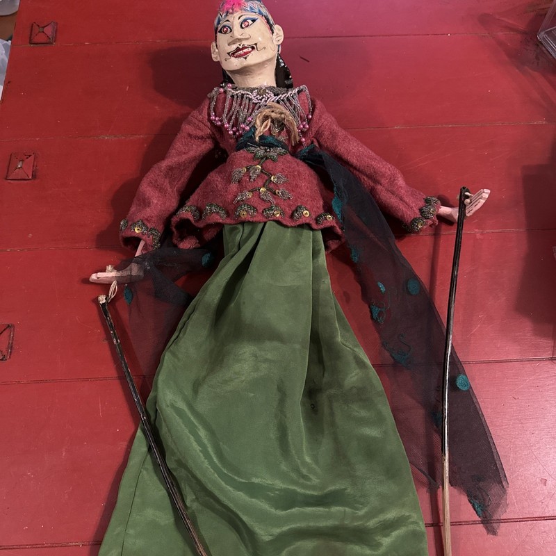 Vintage WAYANG GOLEK HAND Painted Indonesian Rod Puppet 17 “ Tall