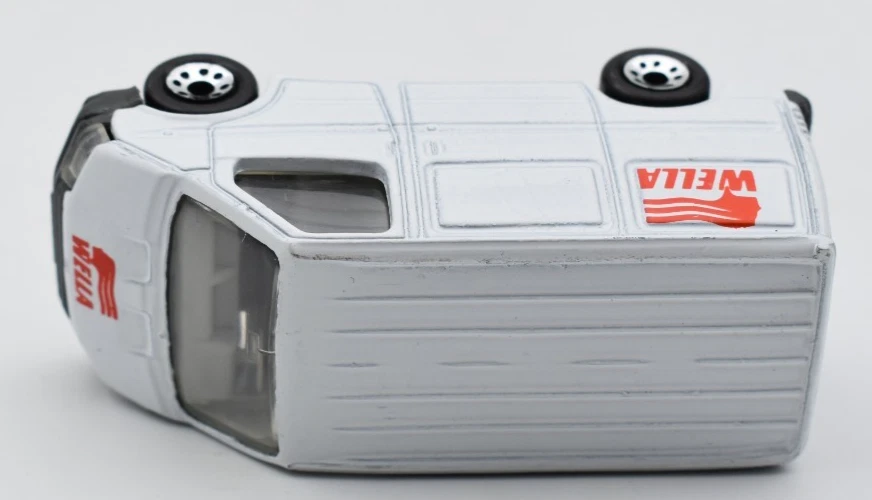 Matchbox Superfast Ford Transit Wella bianco. 1:63. Made in China - Immagine 3 di 4