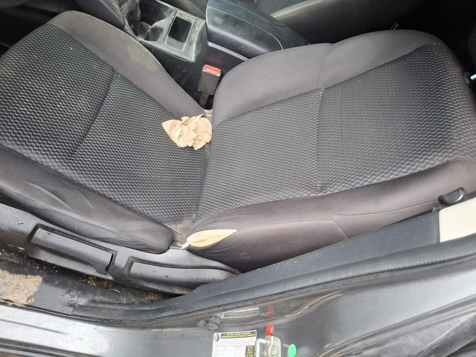 Used Right Tail Light Assembly fits: 2017 Nissan Rogue sport quarter panel mount - Image 3 of 4