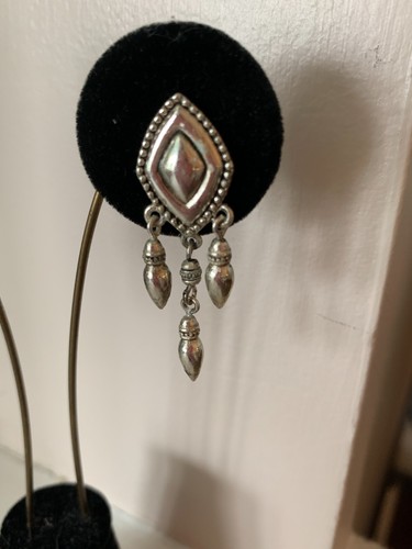 Boucles d'oreilles pendantes clous percés ton argent géométrique forme diamant haut + 3 gouttes - Photo 2/7