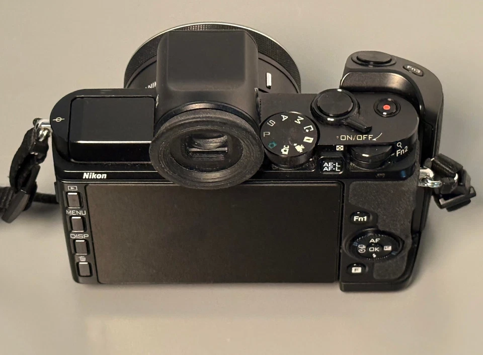 Nikon 1 V3 Gehäuse in Schwarz - neuwertiger Zustand mit Zubehörpaket. - Bild 3 von 4