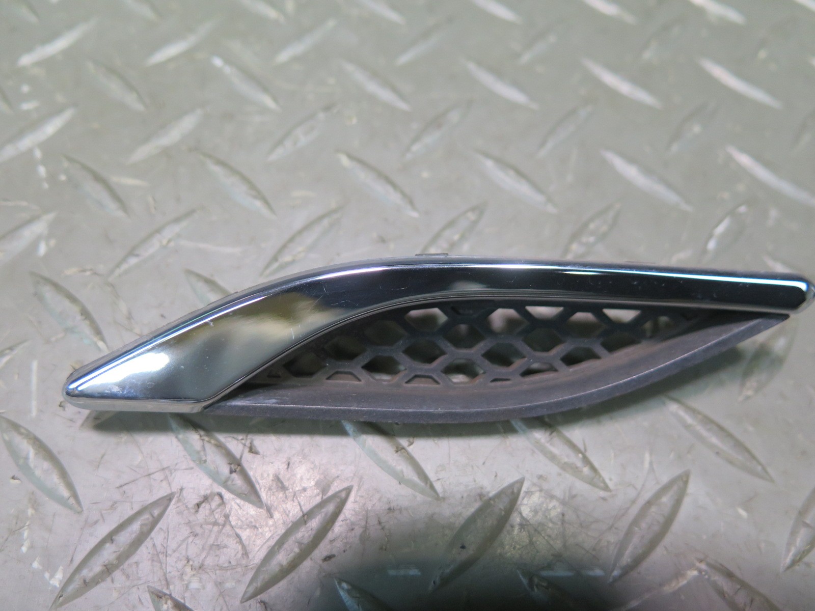 2014-2020 MASERATI GHIBLI M157 SQ4 FRONT RIGHT SIDE FENDER VENT GRILL TRIM SET