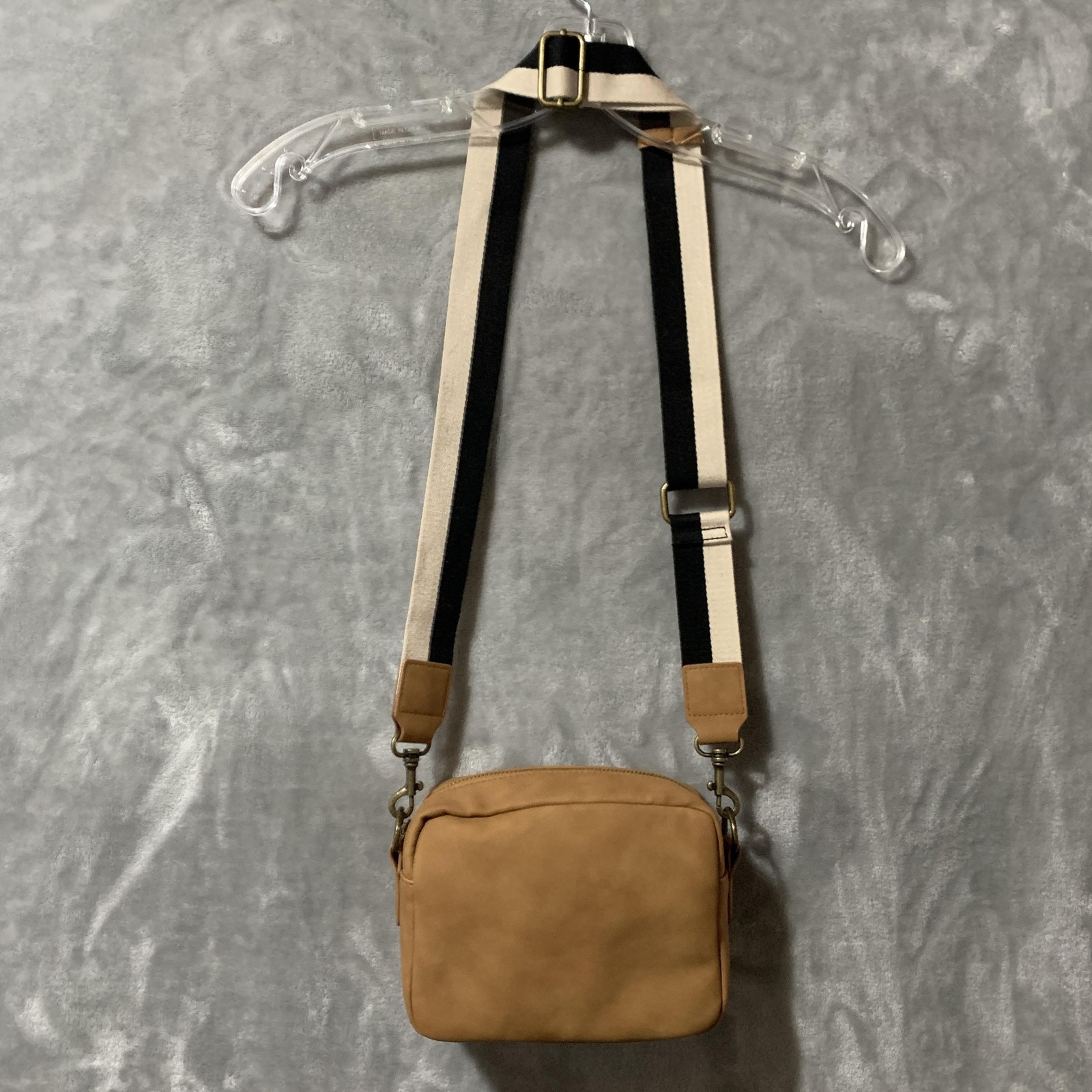 Universal Thread Crossbody Camera Bag Womens Tan … - image 6