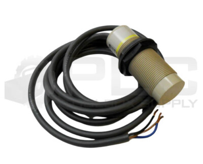 NEW OMRON E2K-X15MF1 CAPACITIVE PROXIMITY SWITCH 12-24VDC