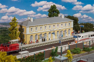 estación Neukirchen kit nuevo y en su embalaje original Faller-h0-110119