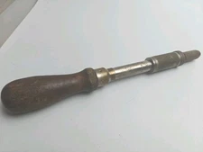 Vintage MILLERS FALLS TOOLS No. 61 Spiral Ratchet Screwdriver w/ Wood Handle USA