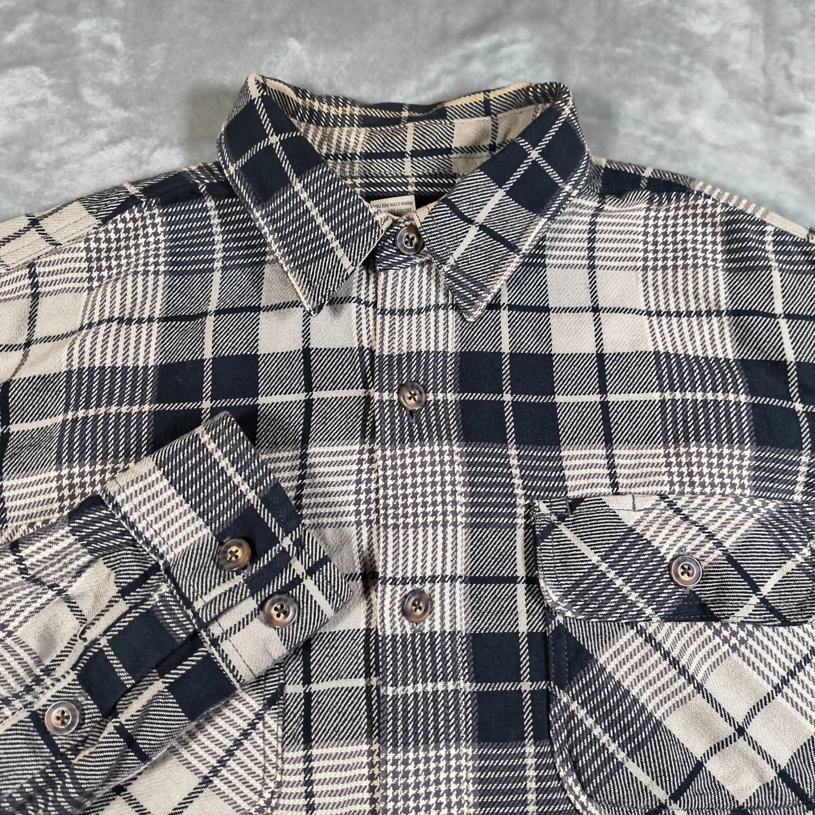 Duluth Trading Co Shirt Mens Medium Black Relaxed Fit Plaid Free Swingin Flannel