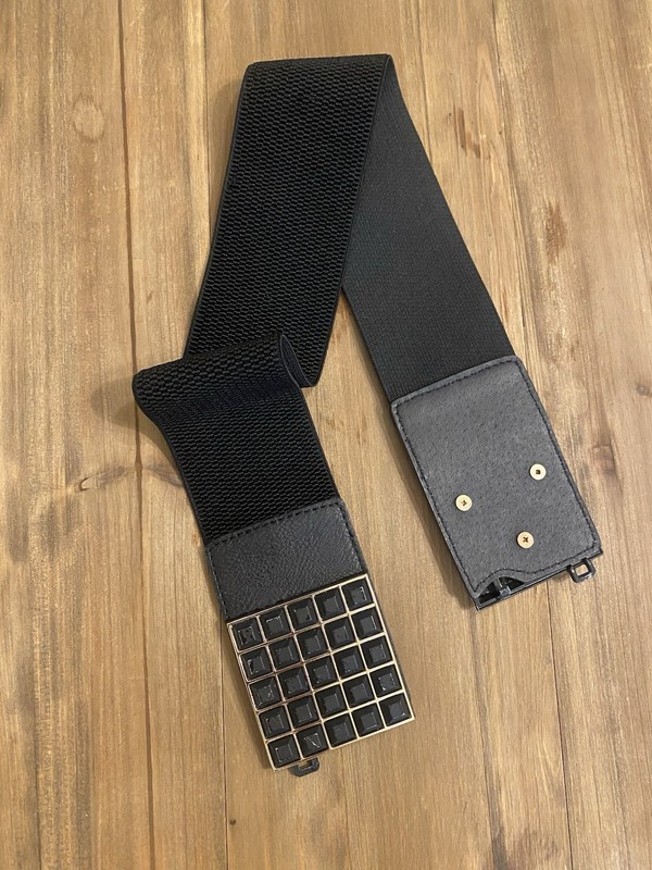 Pre-loved 2013ish Era XS/S Wide Women’s Belt with Gold-toned Detail.